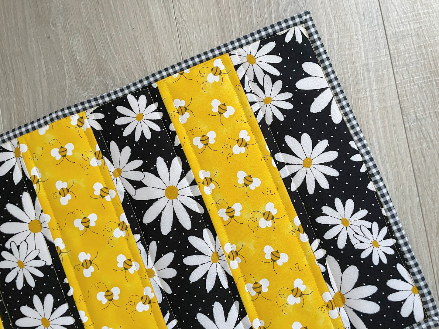 Quilted Casserole Hot Pad, Bee Themed Quilted Small Table Decor