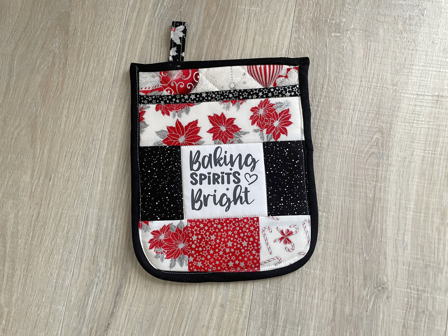 Set of 2 Quilted Christmas Potholders with Gift Pocket, Holiday Kitchen Gift