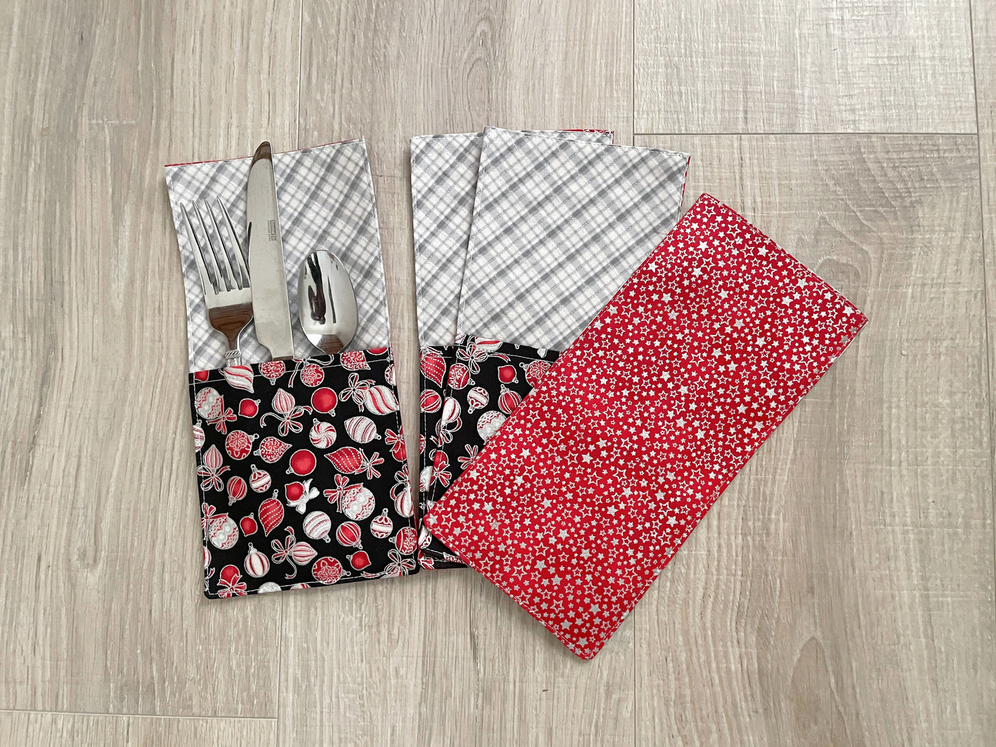 Quilted cutlery pocket with red ornament fabric and gray plaid top