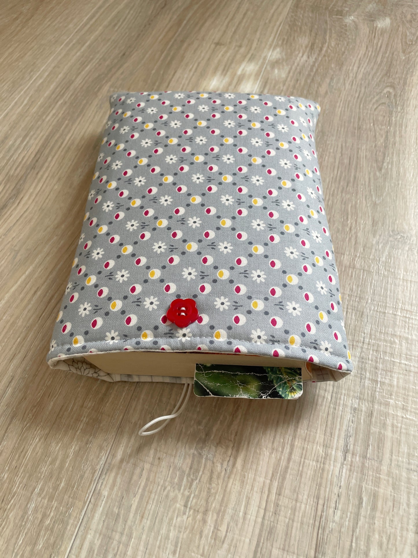 Quilted Kindle Sleeve: Vintage Modern Fabric Book Cover (6x8 inches)