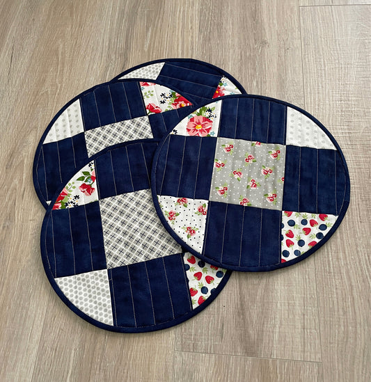 Quilted Placemats, Set of 4, Round Table Decor