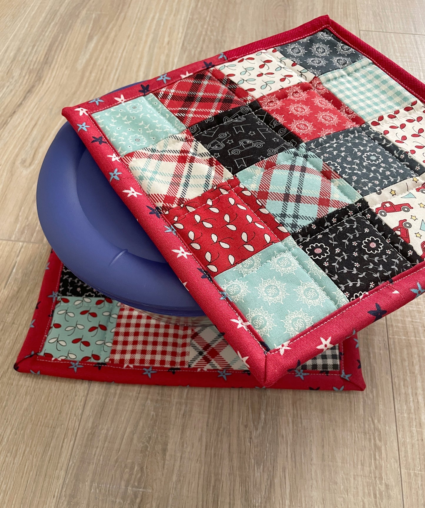 This set of 2 red, white, and blue patchwork potholders / hot pads will be a great addition to your country farmhouse kitchen décor. Each finished hot pad/potholder is generously sized at 8.5 x 8.5 inches. Shown with bowl for size comparison.