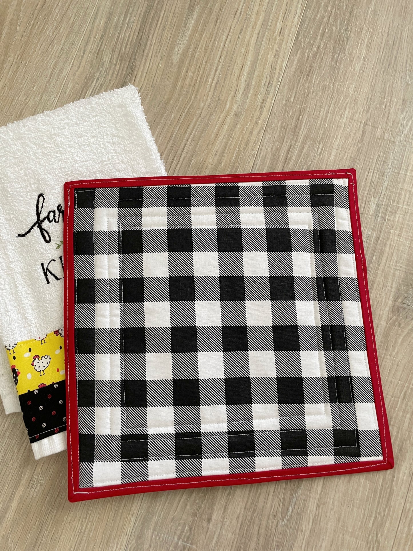 Farmhouse Kitchen Towel and Hot Pad Gift Set with Chicken Embroidery