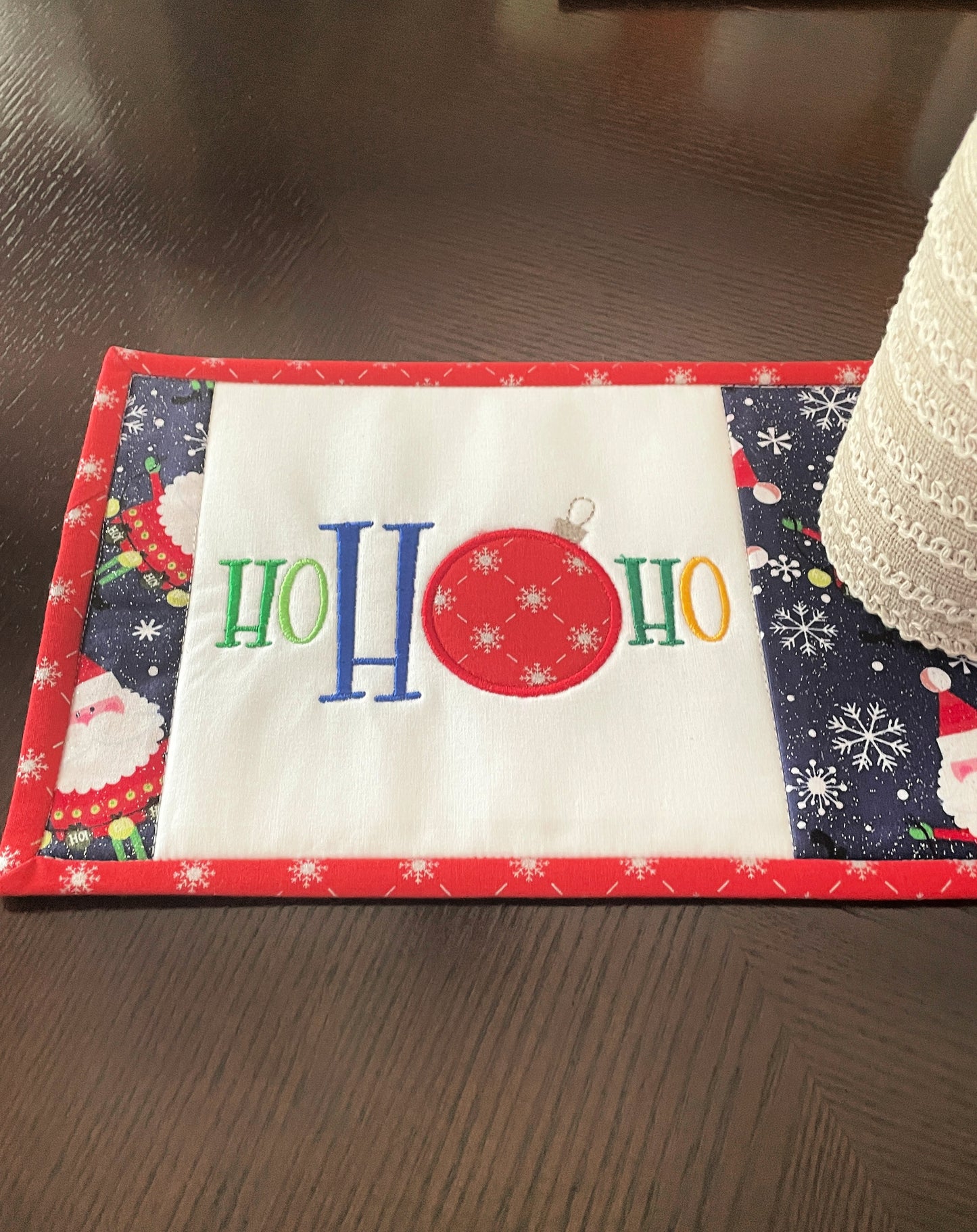 Quilted Christmas Mug Rug – Ho Ho Ho Santa Ornaments