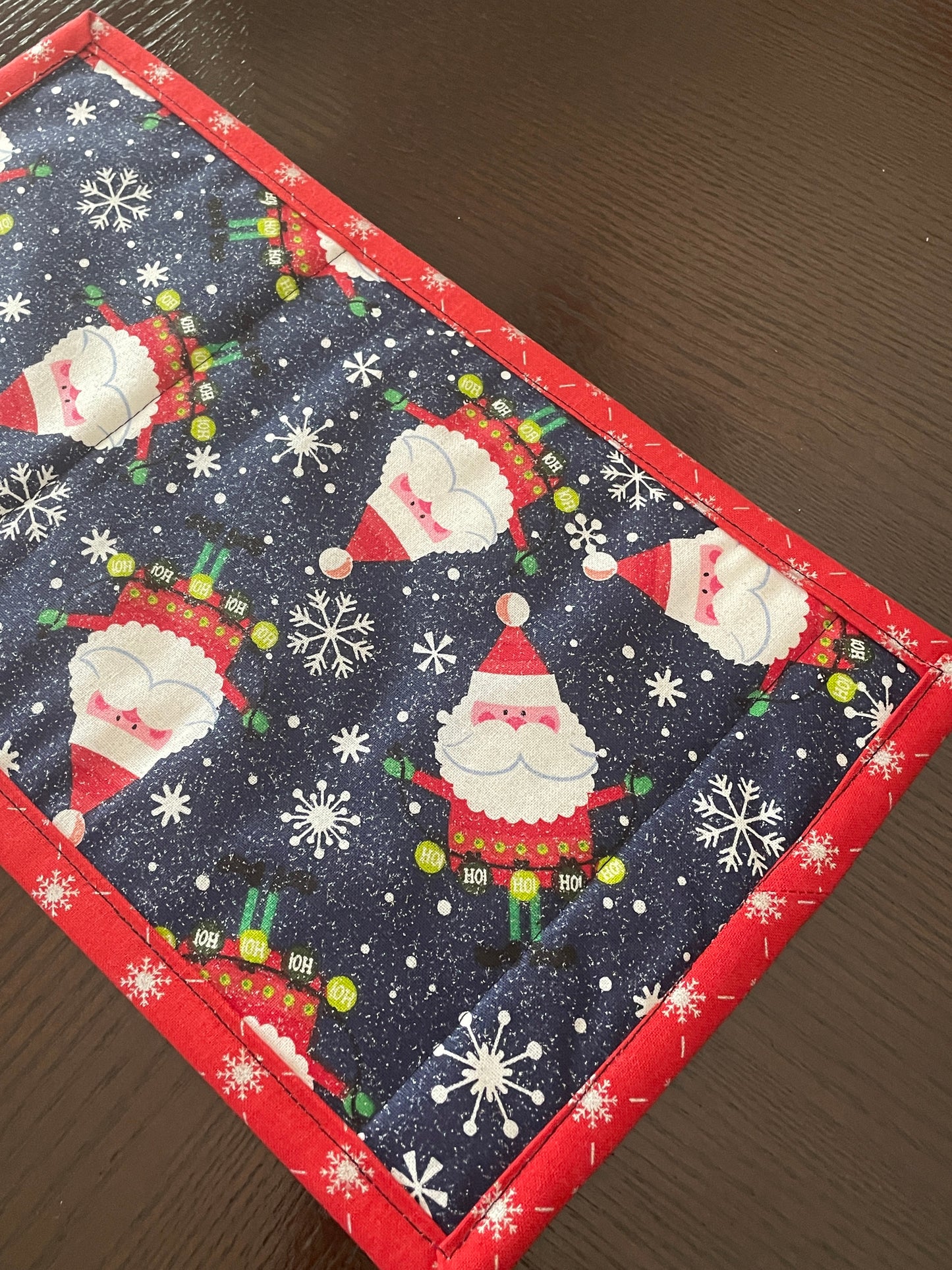 Quilted Christmas Mug Rug – Ho Ho Ho Santa Ornaments