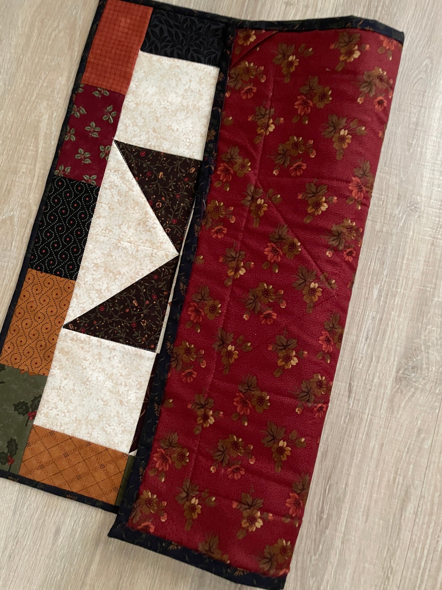 Quilted Table Topper, Country Farmhouse Wall Art, 20 x 20 Inches