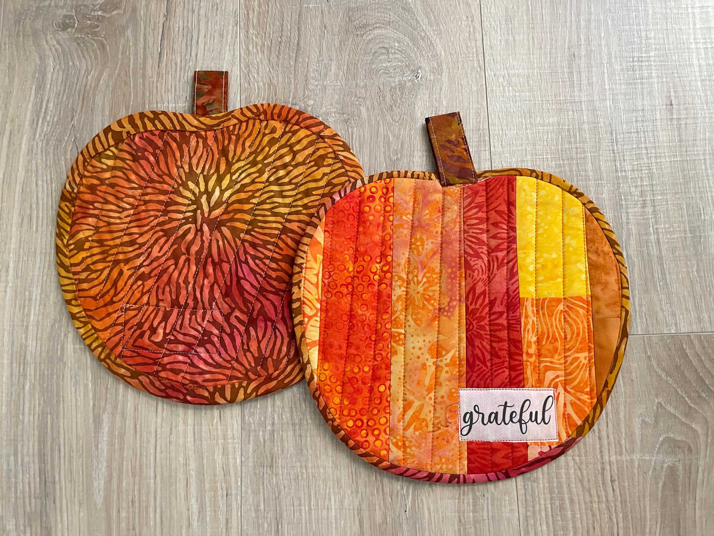 Quilted Pumpkin Hot Pads – Fall Kitchen Decor