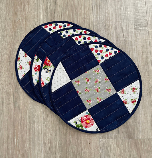 Quilted Placemats, Set of 4, Round Table Decor