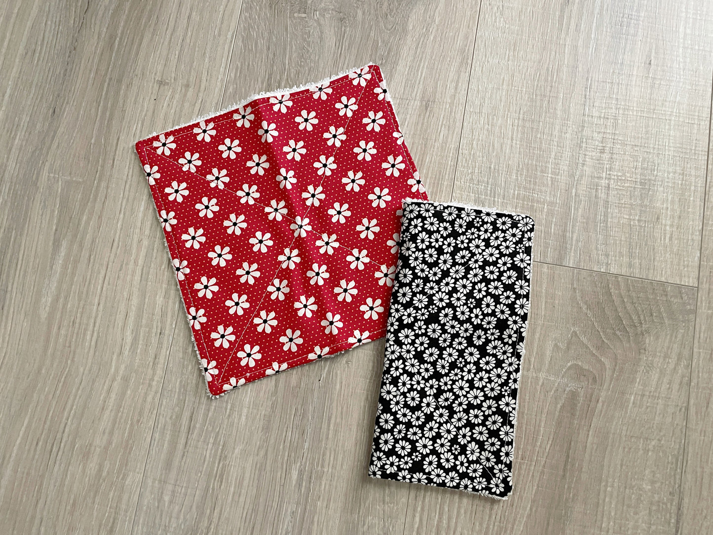 Quilted Cotton Dishcloths – Red & Black Daisy Set