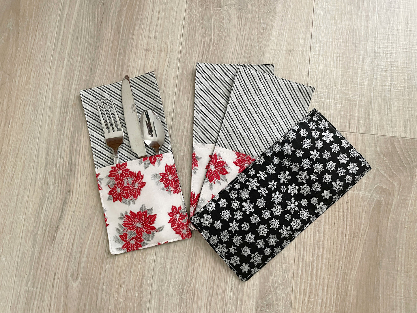 Poinsettia Christmas Cutlery Pockets Set