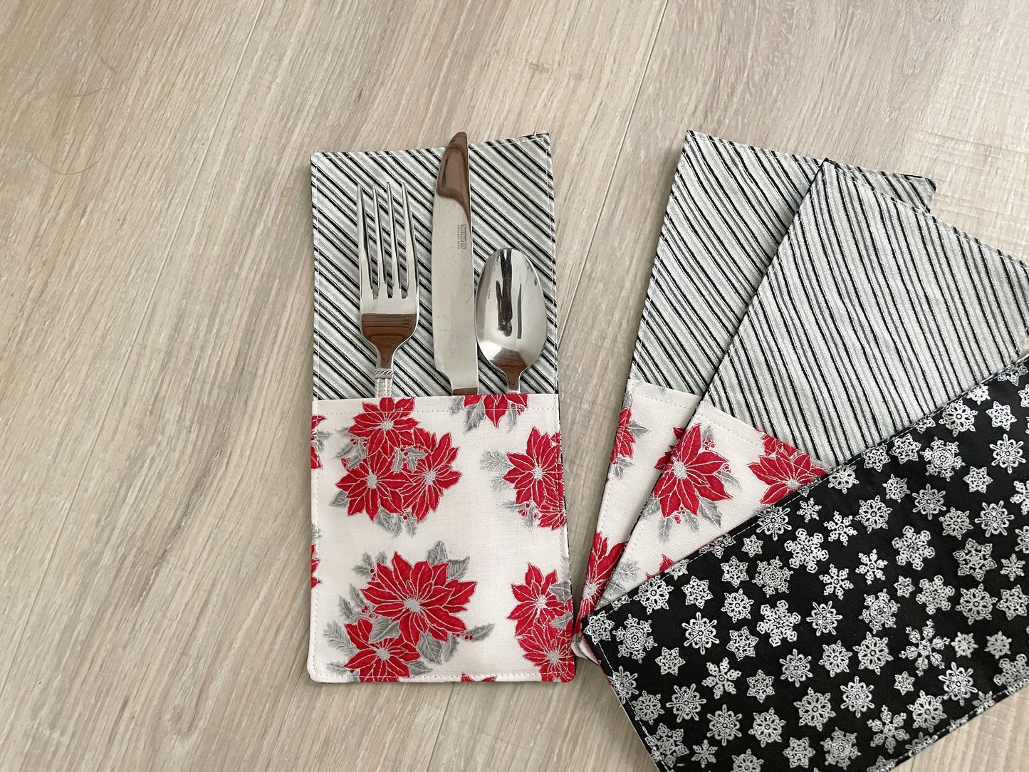 Poinsettia Christmas Cutlery Pockets Set