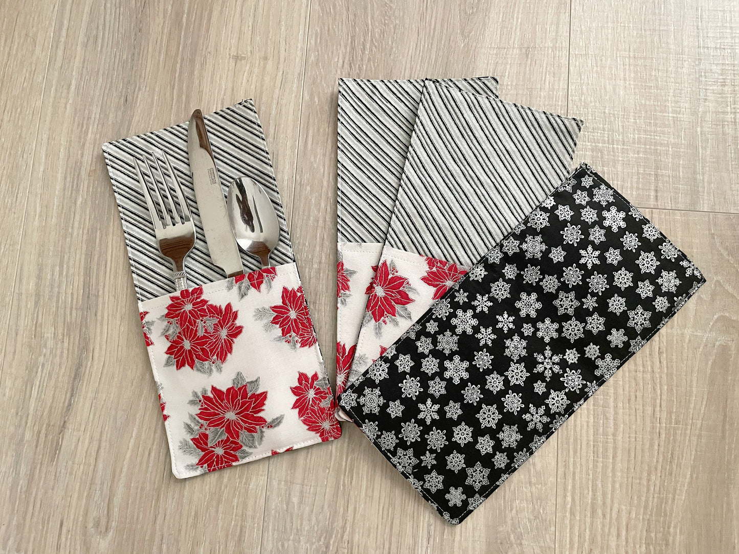 Poinsettia Christmas Cutlery Pockets Set
