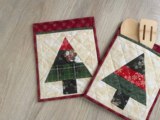 Set of 2 Quilted Potholders with Gift Pocket, Handmade Christmas Tree Hot Pads, Holiday Kitchen Gift