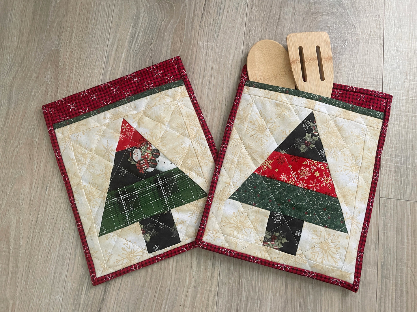 Set of 2 Quilted Potholders with Gift Pocket, Handmade Christmas Tree Hot Pads, Holiday Kitchen Gift