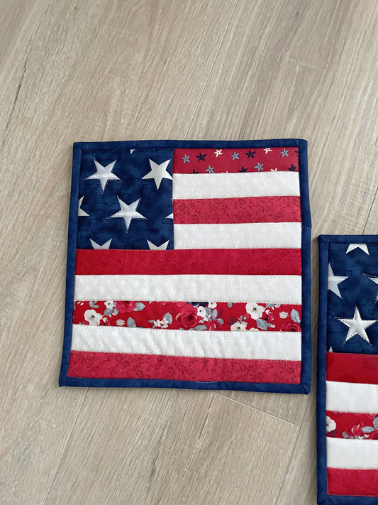 American Flag Quilted Hot Pad Gift Set of 2, Patriotic Red, White, and Blue Handmade Potholders for Kitchen Decor