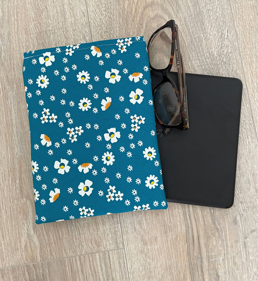 Retro Padded Kindle Sleeve - Floral Print Book Protector